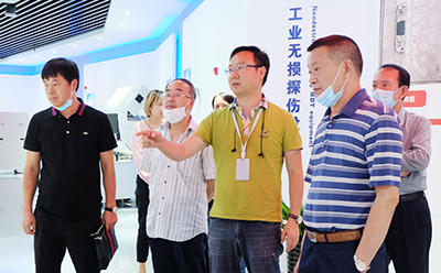 重慶市北碚區(qū)一行領(lǐng)導(dǎo)對(duì)日聯(lián)科技總部進(jìn)行參觀調(diào)研